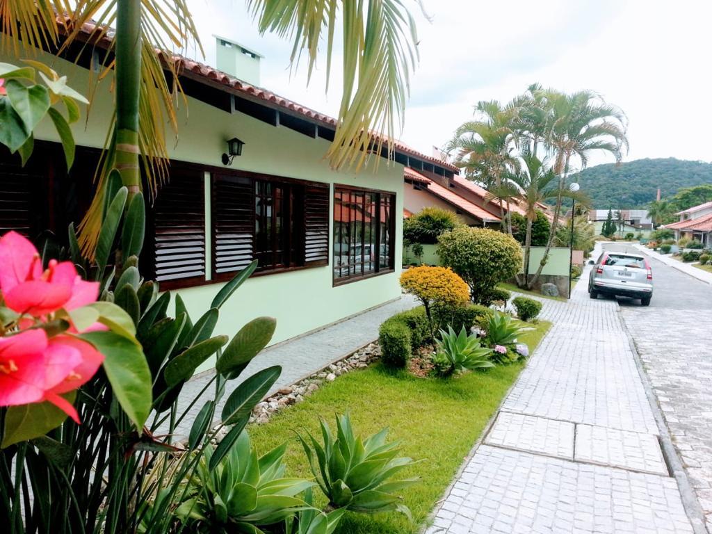 Casa em condomnio  venda  no Glria - Joinville, SC. Imveis